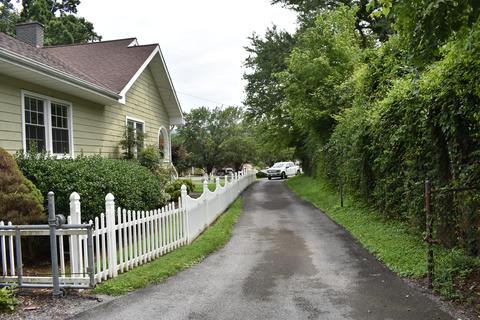 404 Gloucester Ave, Middlesboro, KY 40965 photo 10