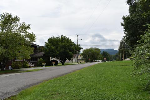 404 Gloucester Ave, Middlesboro, KY 40965 photo 6
