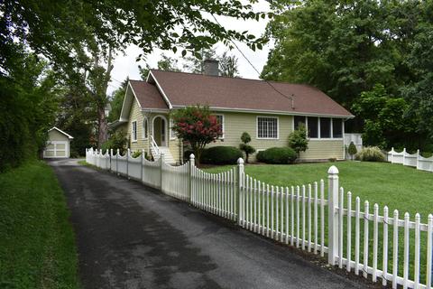 404 Gloucester Ave, Middlesboro, KY 40965 photo 2