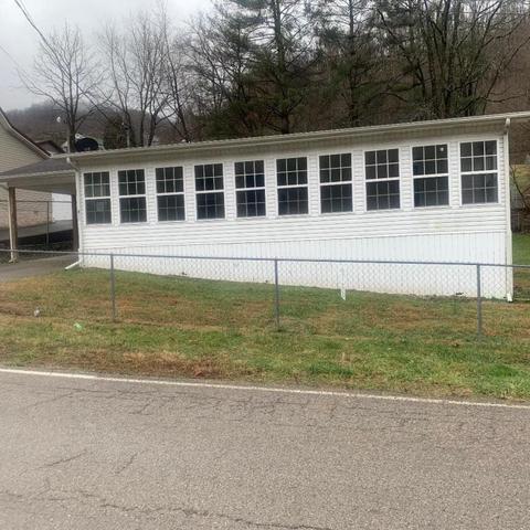 488 Smith Ave, Evarts, KY 40828 photo 1