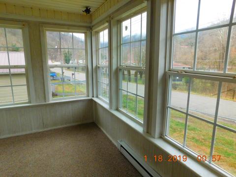 488 Smith Ave, Evarts, KY 40828 photo 8