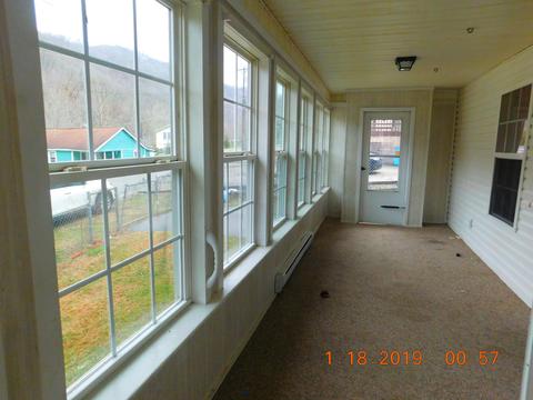 488 Smith Ave, Evarts, KY 40828 photo 9