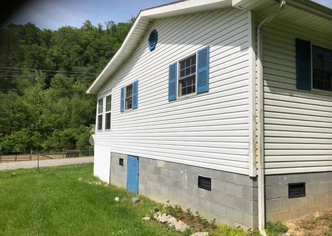 488 Smith Ave, Evarts, KY 40828 photo 2