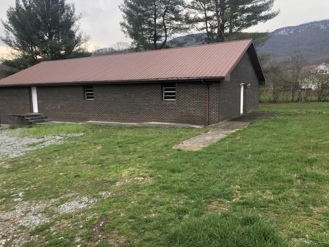 405 Sand Cave Rd, Ewing, VA 24248 photo 3