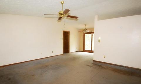 165 White Loop Rd, Clinton, TN 37716 photo 2