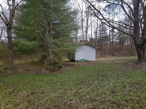 129 Willow St, Middlesboro, KY 40965 photo 2