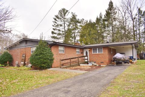 910 Chichester Ave, Middlesboro, KY 40965 photo 1