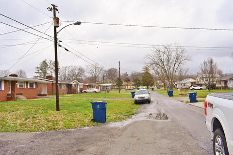 910 Chichester Ave, Middlesboro, KY 40965 photo 3