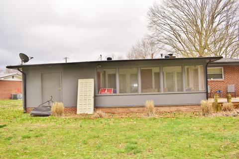 910 Chichester Ave, Middlesboro, KY 40965 photo 8