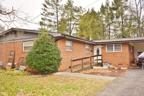 910 Chichester Ave, Middlesboro, KY 40965 photo 4