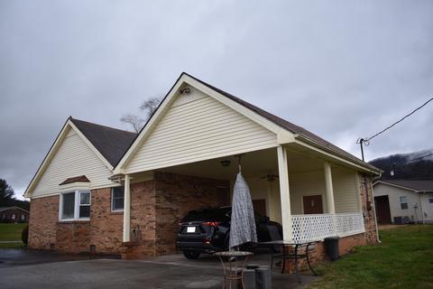 150 Smith Dr, Harrogate, TN 37752 photo 2