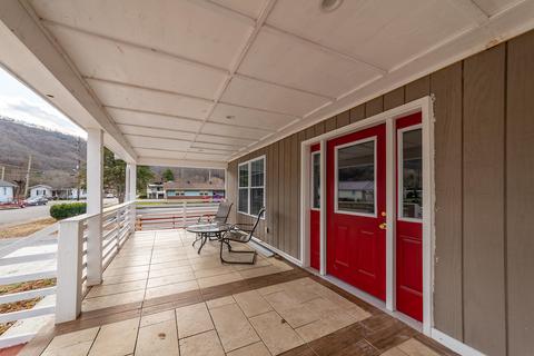 309 Third St, Pineville, KY 40977 photo 4