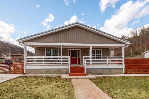 309 Third St, Pineville, KY 40977 photo 2