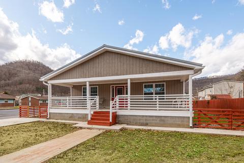 309 Third St, Pineville, KY 40977 photo 3