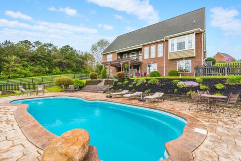 814 E Copeland Dr, Powell, TN 37849 photo 3
