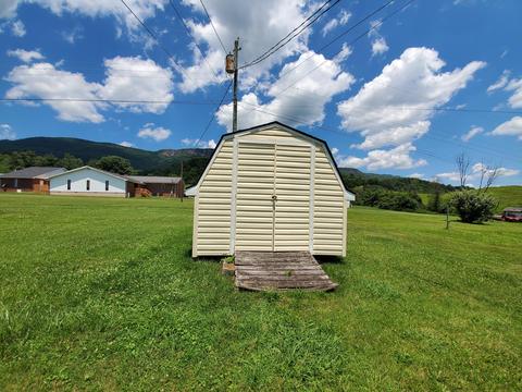 181 Dewberry Dr, Ewing, VA 24248 photo 5