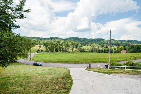 116 Den Ln, Heiskell, TN 37754 photo 4