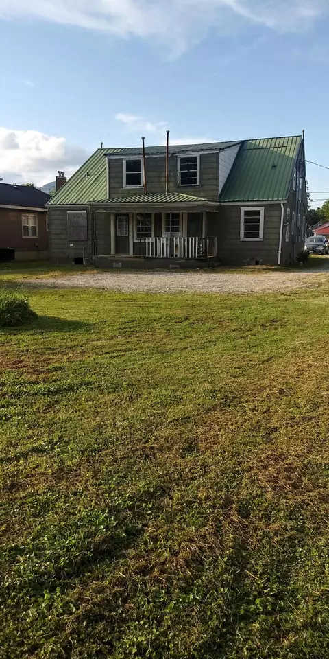 917 Exeter Ave, Middlesboro, KY 40965 photo 2