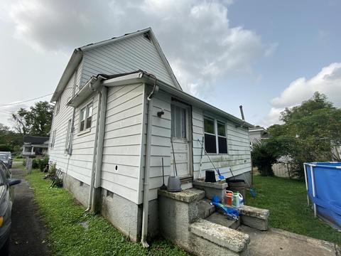 306 Exeter Ave, Middlesboro, KY 40965 photo 3
