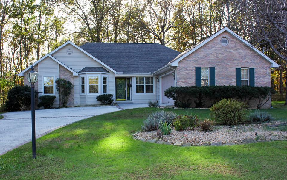  130 Lakeview Dr, Crossville, TN 38558 photo 1