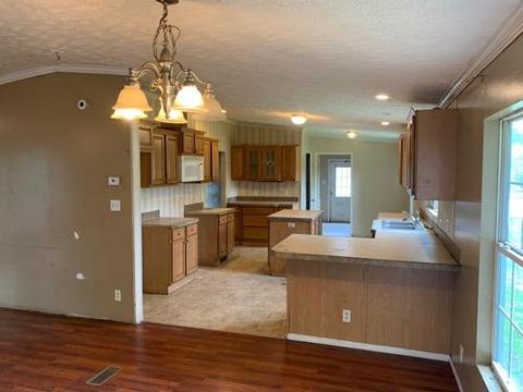 503 Exeter Ave, Middlesboro, KY 40965 photo 4
