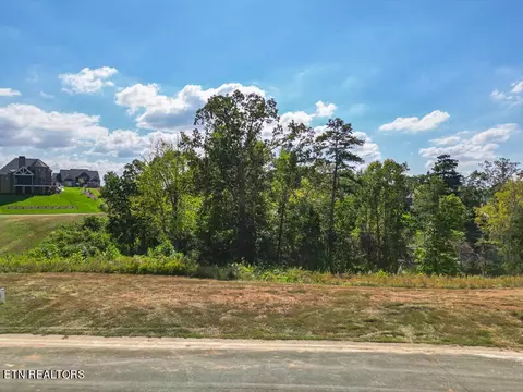 377 Beacon Ct, Lenoir City, TN 37772