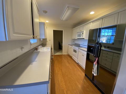 8024 Paradise Dr, Powell, TN 37849 photo 6