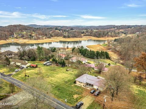 2806 Lake Forest Cir, Talbott, TN 37877 photo 2