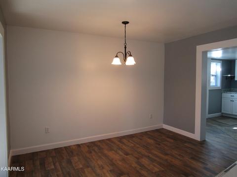 504 Exeter Ave, Middlesboro, KY 40965 photo 8