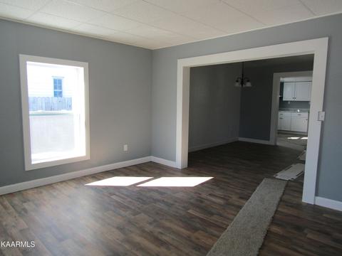504 Exeter Ave, Middlesboro, KY 40965 photo 7
