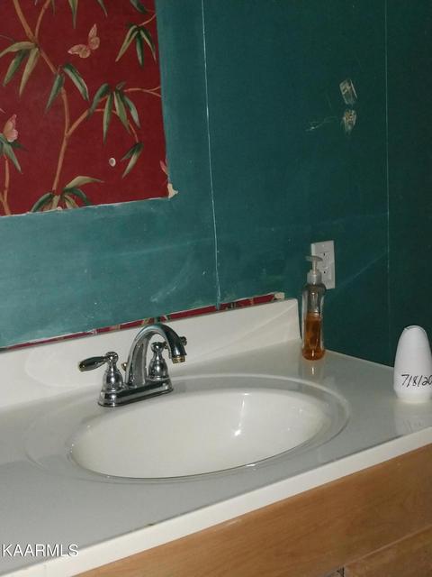 209 Summit Dr, Middlesboro, KY 40965 photo 10