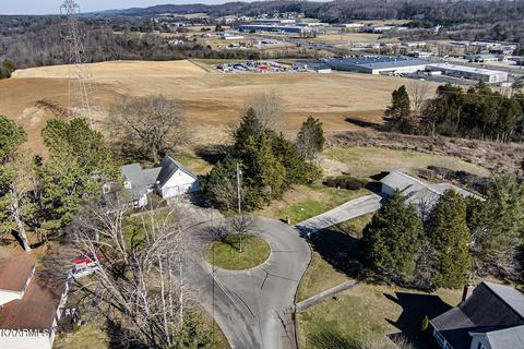 Cindy St, Athens, TN 37303