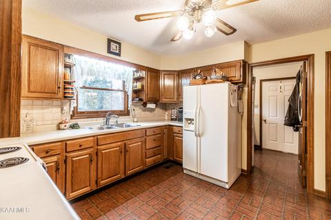 384 Sharp Acres Rd, Jacksboro, TN 37757 photo 12
