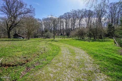 2001 Oak Grove Rd, Lenoir City, TN 37771