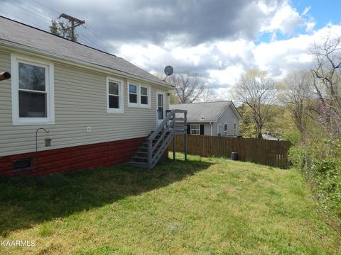 716 Sharp St, Clinton, TN 37716 photo 4