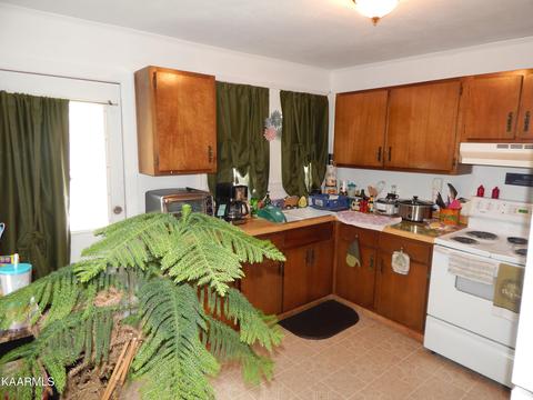 716 Sharp St, Clinton, TN 37716 photo 2