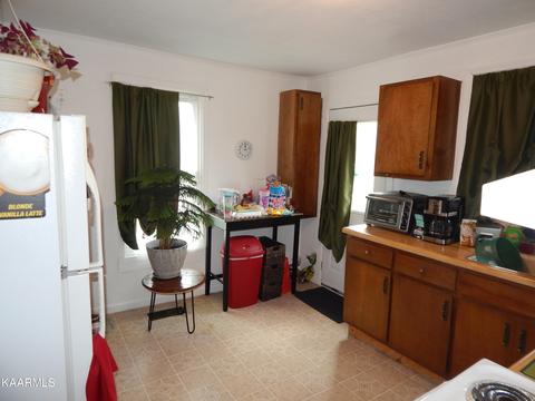 716 Sharp St, Clinton, TN 37716 photo 5
