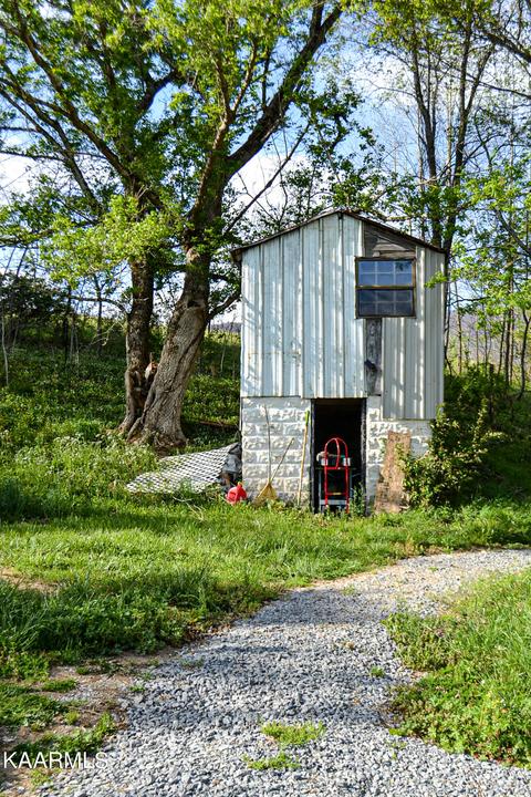 325 Blanche Dr, Ewing, VA 24248 photo 5