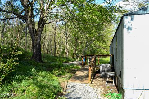 325 Blanche Dr, Ewing, VA 24248 photo 3