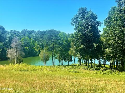 180 Beckets Way, Lenoir City, TN 37772