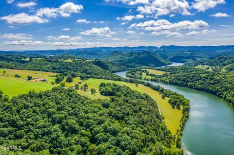 745 Ronald Holt Ln, Tazewell, TN 37879