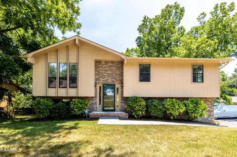300 NW Kennon Rd, Knoxville, TN 37909