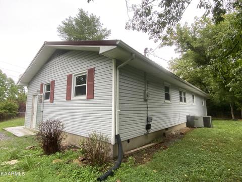 623 Parkey Rd, Ewing, VA 24248 photo 2
