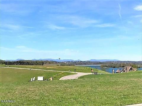 645 Castaway Ln, Lenoir City, TN 37772