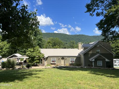 1001 Elm St, La Follette, TN 37766