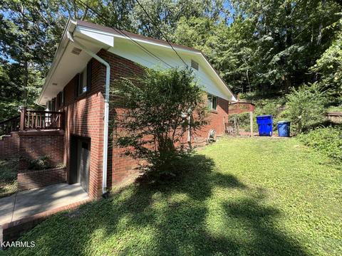 111 Maple Tree Ln, Powell, TN 37849 photo 9
