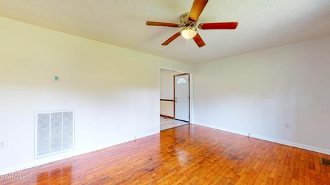 2309 E Wolf Valley Rd, Clinton, TN 37716 photo 4