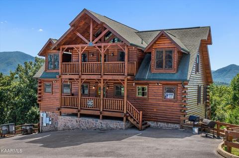 2736 Mountain Preserve Dr, Sevierville, TN 37862