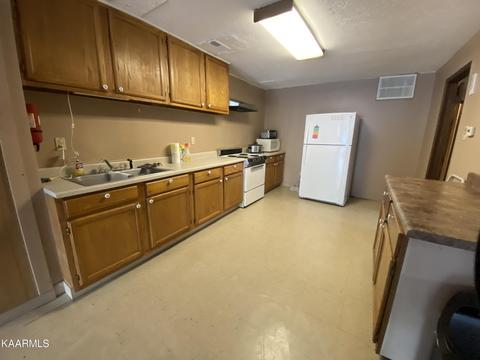 406 Exeter Ave, Middlesboro, KY 40965 photo 6