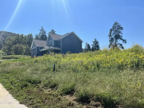 102 Black Oak Dr, Oak Ridge, TN 37830